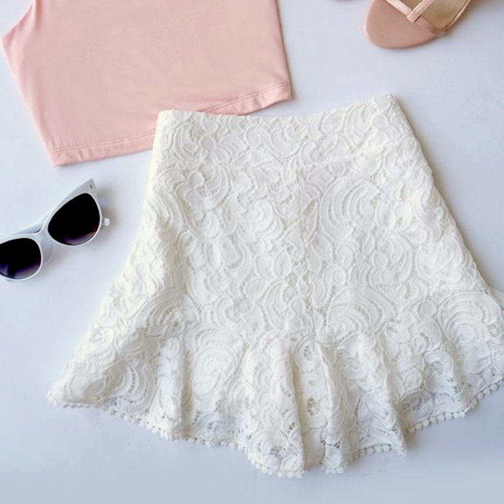 Lulu's 'Traffic in the Sky' Ivory Lace Shorts